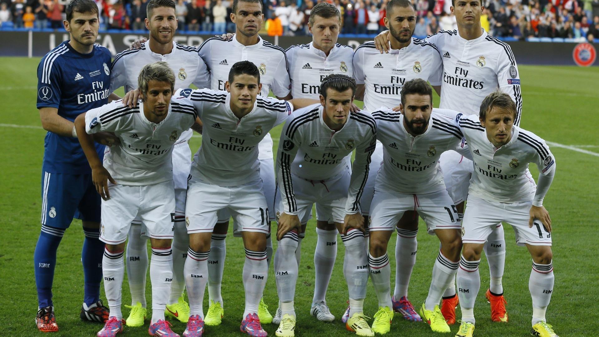 钢铁防线铸就历史，中国队五场零封昂首挺进亚洲杯决赛，贺炜解说点燃全民热忱